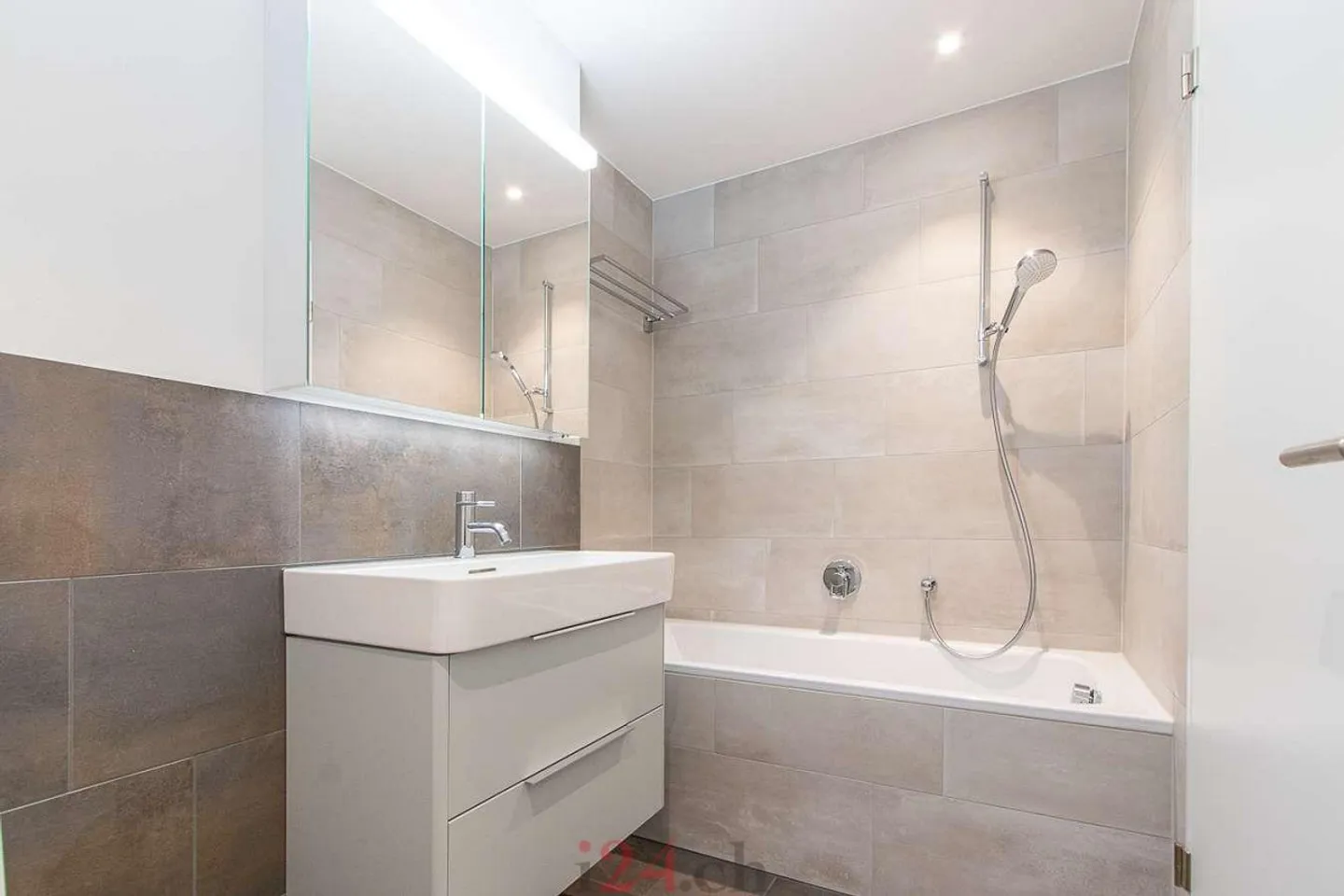 Casa di mezzo 4½ stanze - Vita moderna su tre livelli con molta luce - Foto 9 di 12