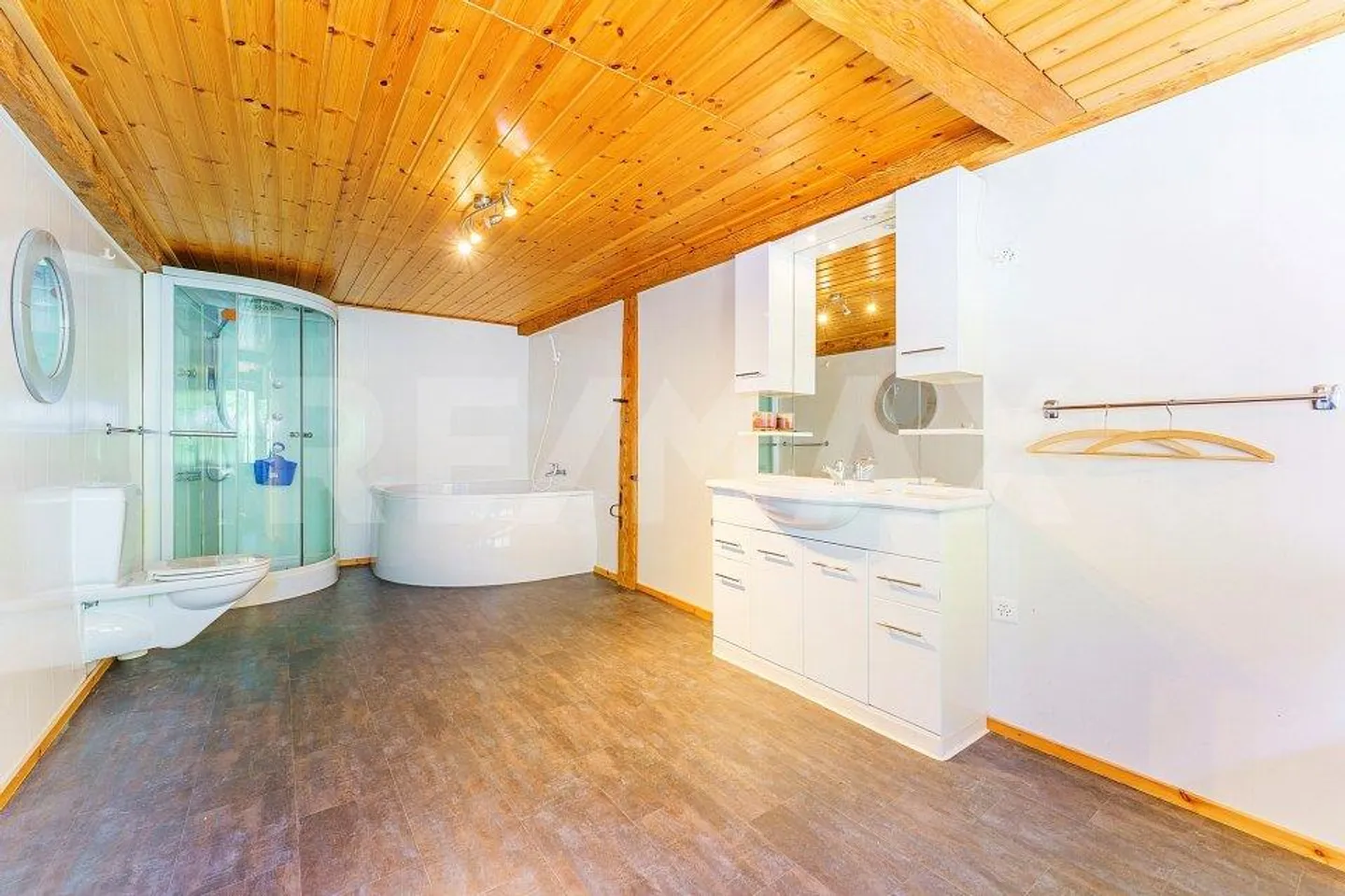 Vivere gratuitamente? Possibile in questa fattoria con 2 appartamenti! - Foto 9 di 13