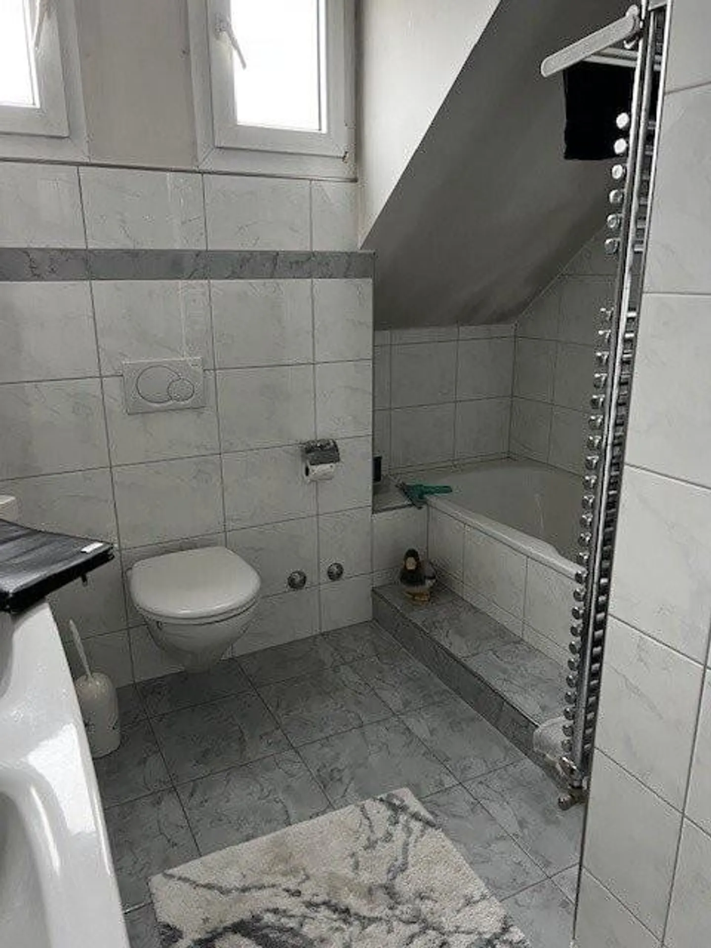 Charmante Dachwohnung mit Aussicht - Foto 7 von 8