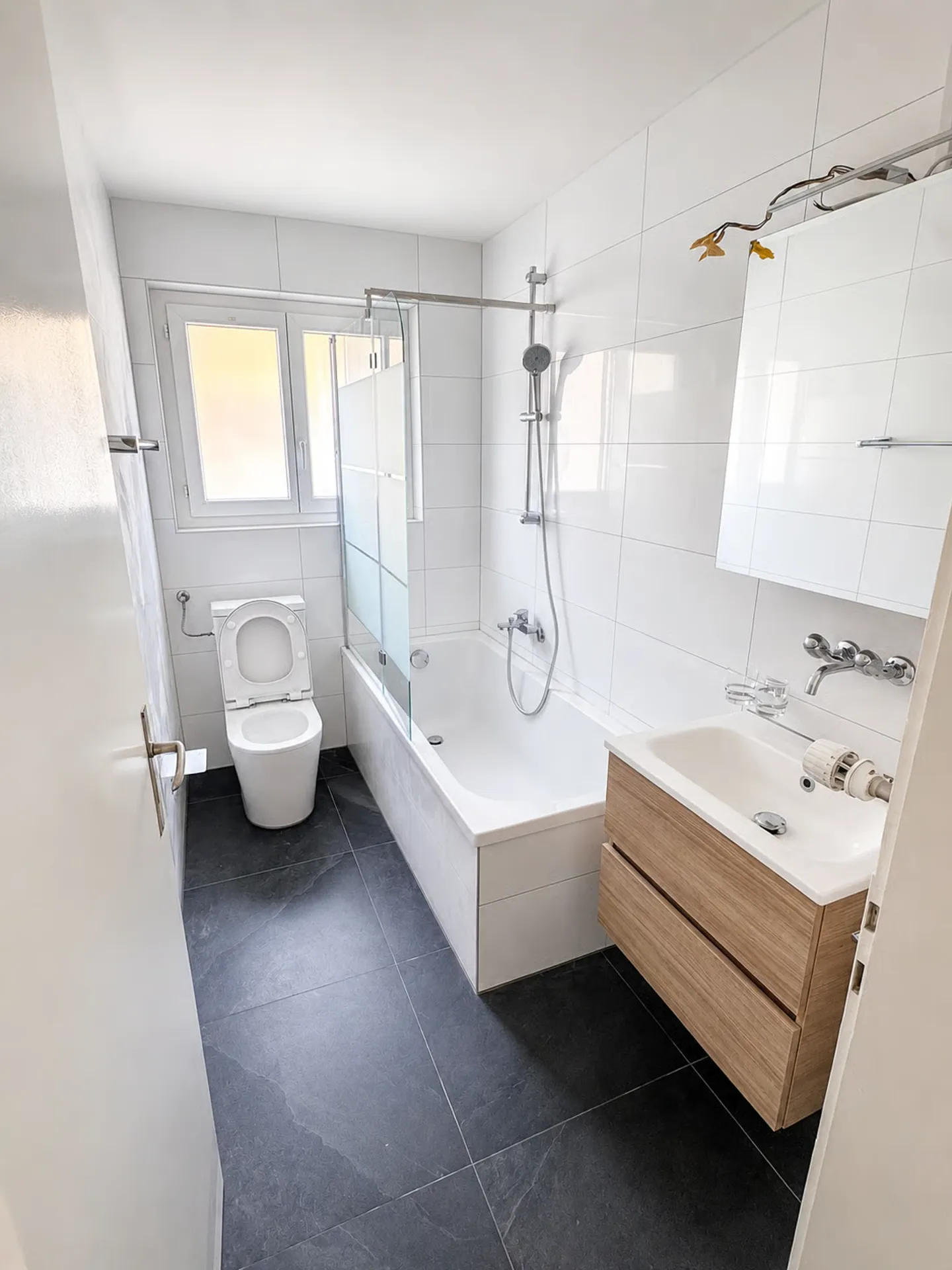 Helle 3.5-Zimmer-Wohnung mit Balkon in Pieterlen - Foto 3 di 5
