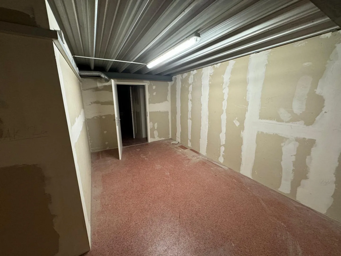 Spazio di magazzino / commerciale in una posizione favorevole - Foto 4 di 10