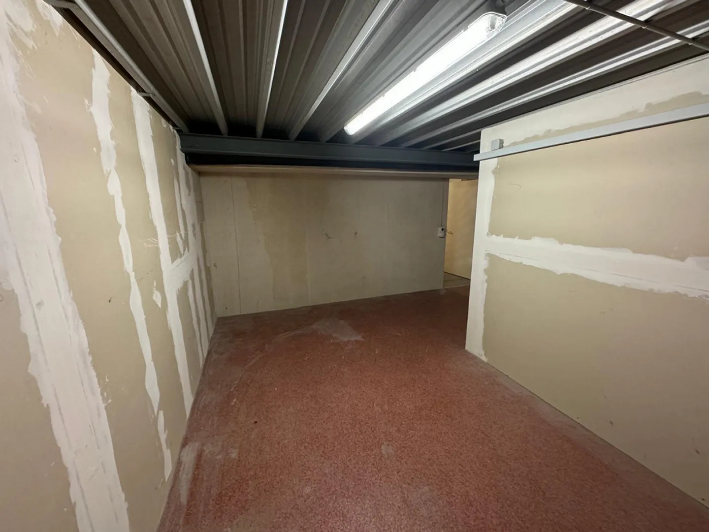 Spazio di magazzino / commerciale in una posizione favorevole - Foto 6 di 10