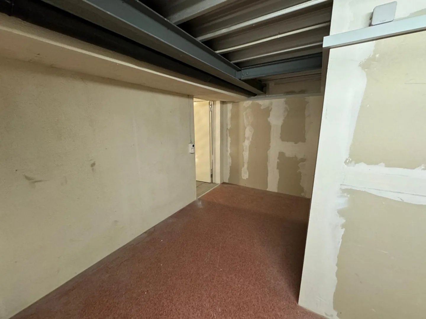 Spazio di magazzino / commerciale in una posizione favorevole - Foto 8 di 10