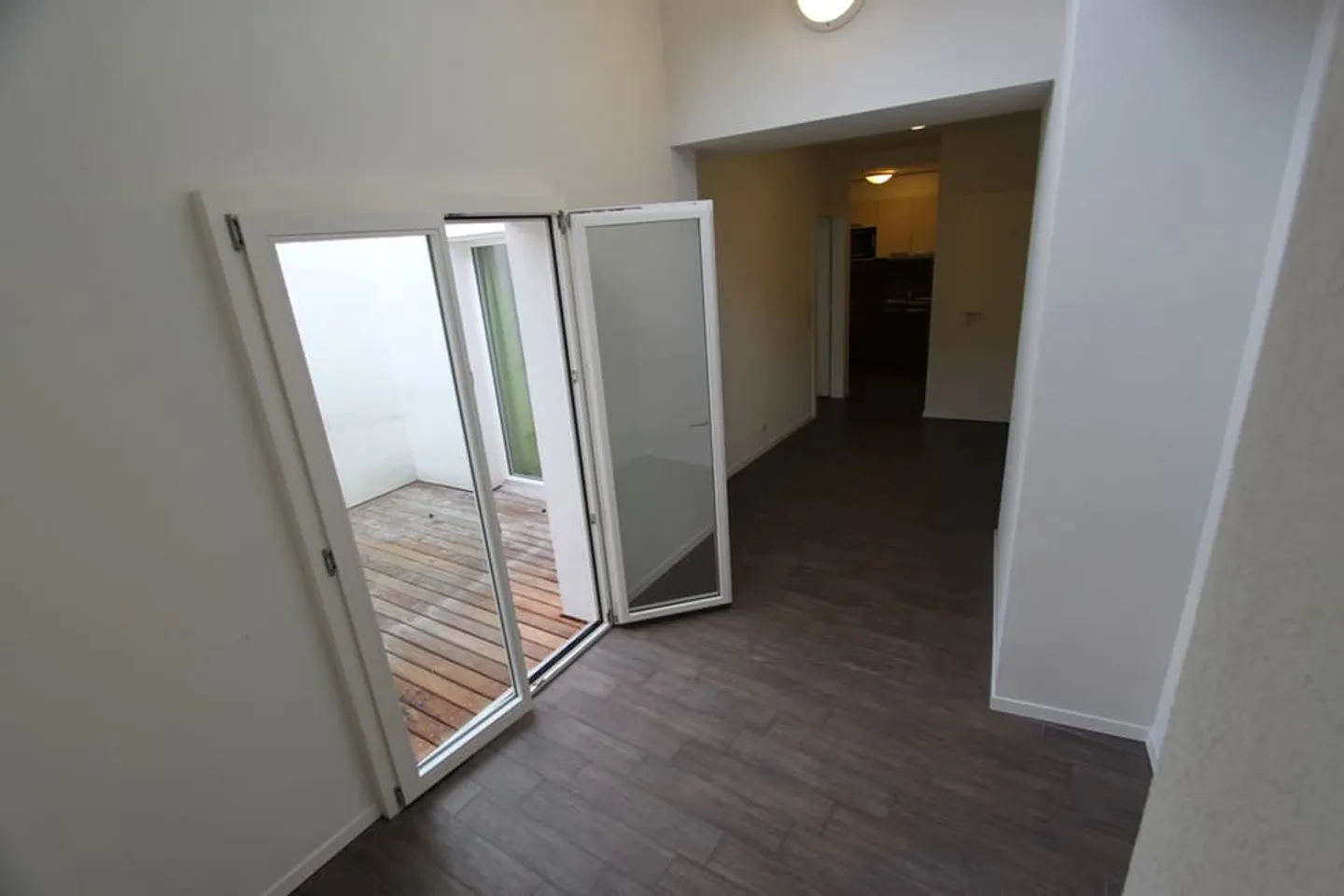 2.5 pièces et lumineux avec une loggia - Foto 3 von 8