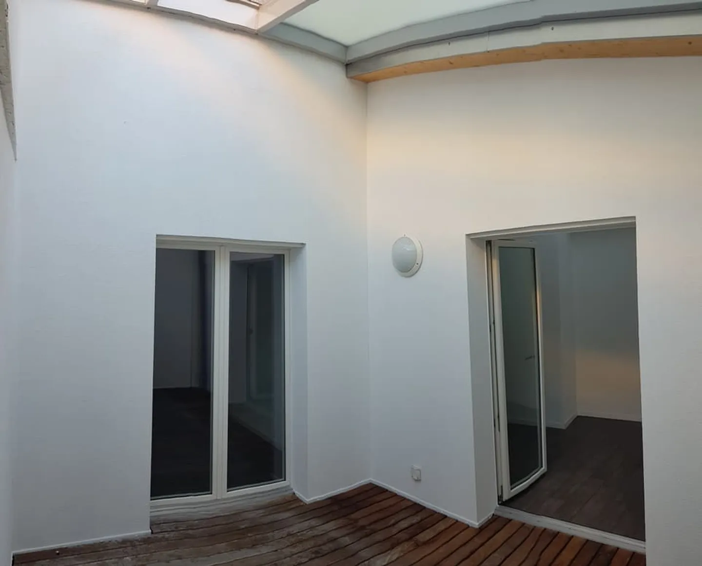 2.5 pièces et lumineux avec une loggia - Foto 7 von 8