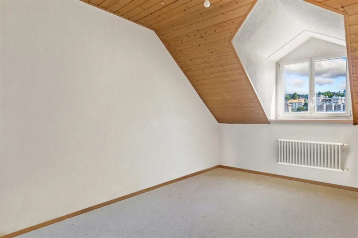 Appartement en duplex de 4 1/2 pièces - Photo 3 sur 6