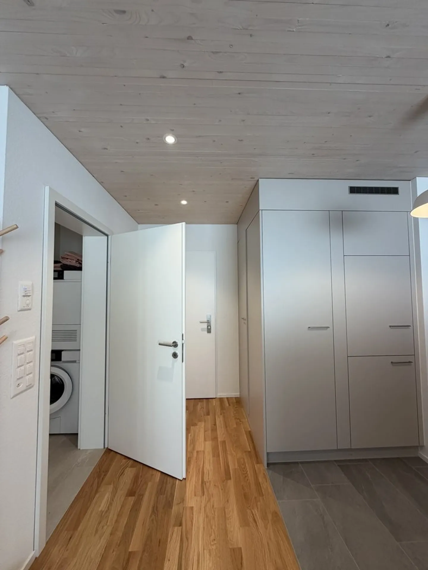Modern furnished 1.5 room apartment in Allschwil - Photo 2 of 7