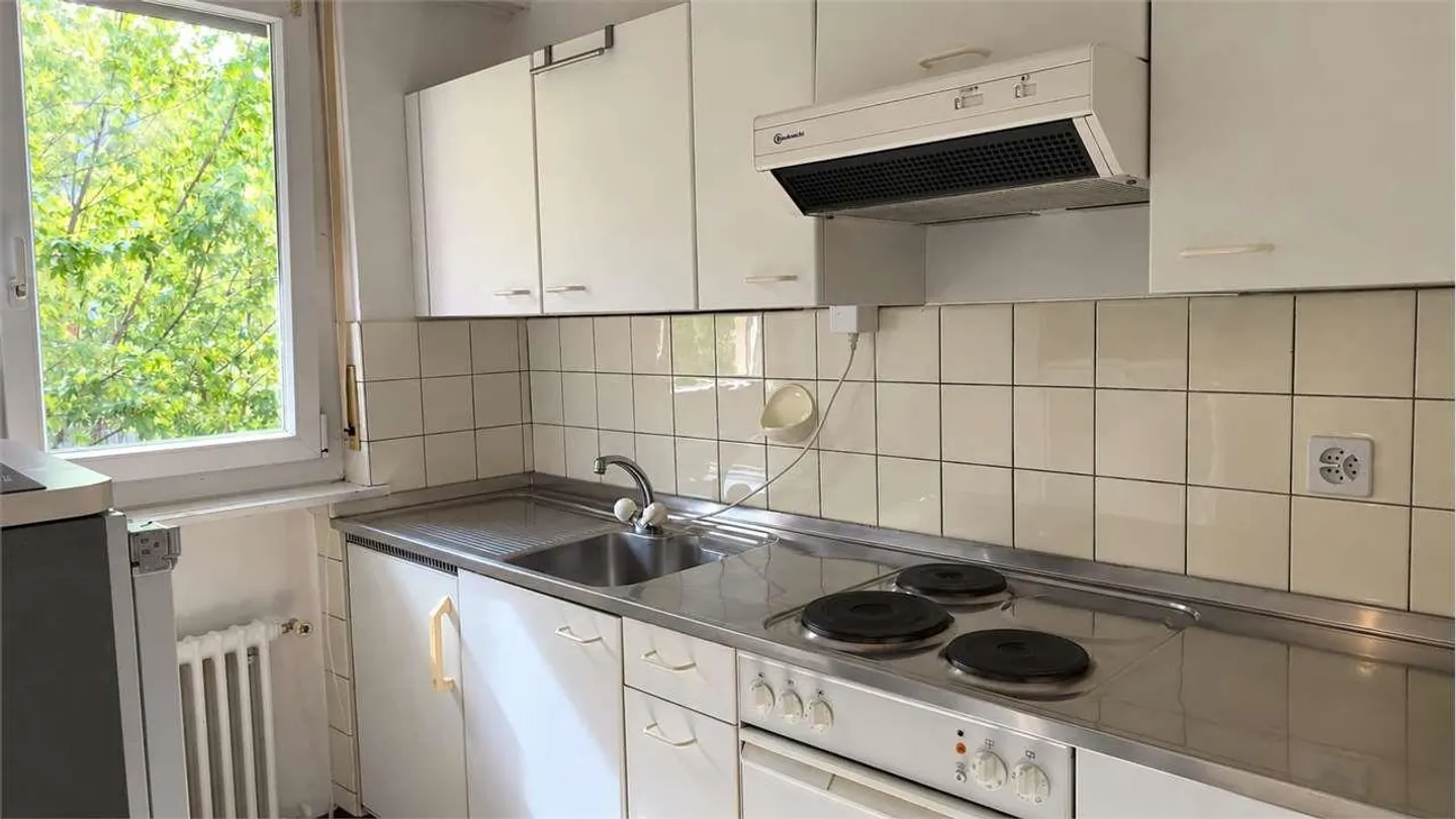 Lugano (Via General Guisan) - Spacious 2.5 Rooms with New Kitchen and B - Photo 5 of 7