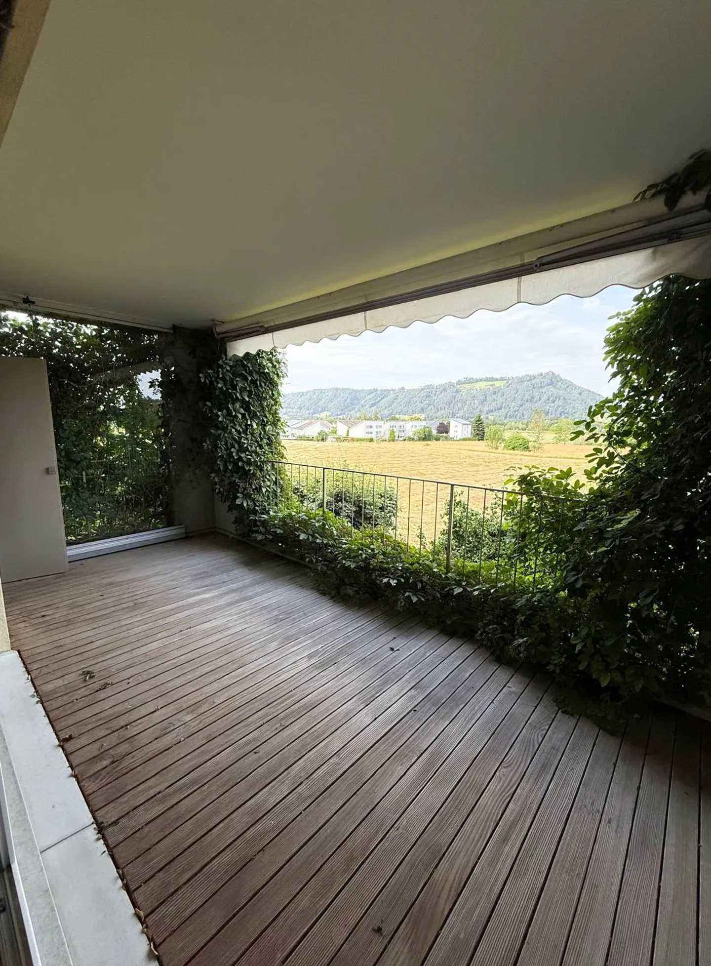 Charmante appartement 3,5 pièces avec vue sur la verdure - Photo 2 sur 15