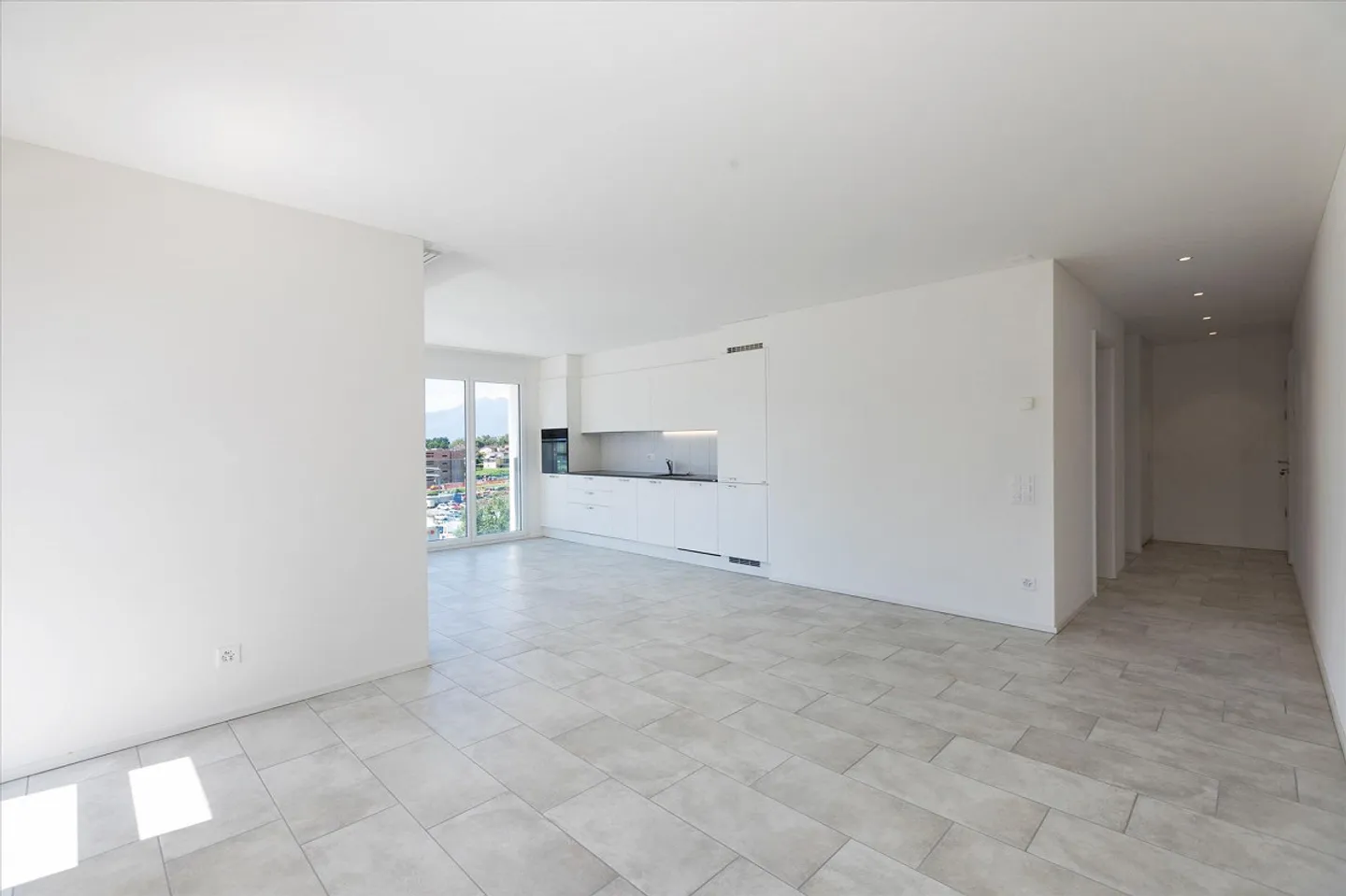 Modernes Apartment mit Balkon - Foto 2 von 9