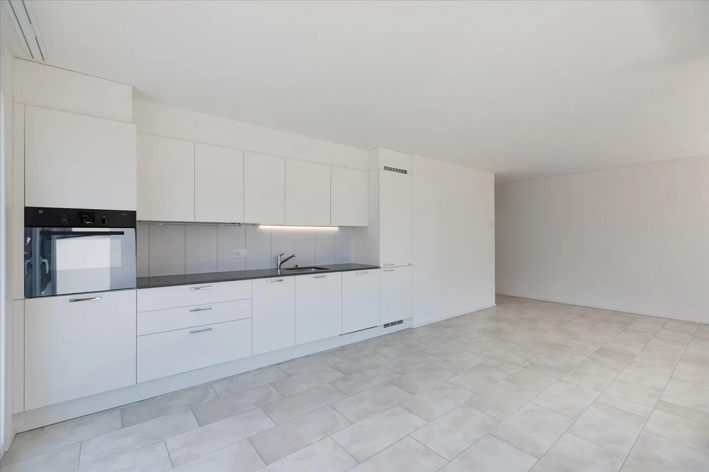 Modernes Apartment mit Balkon - Foto 3 von 9