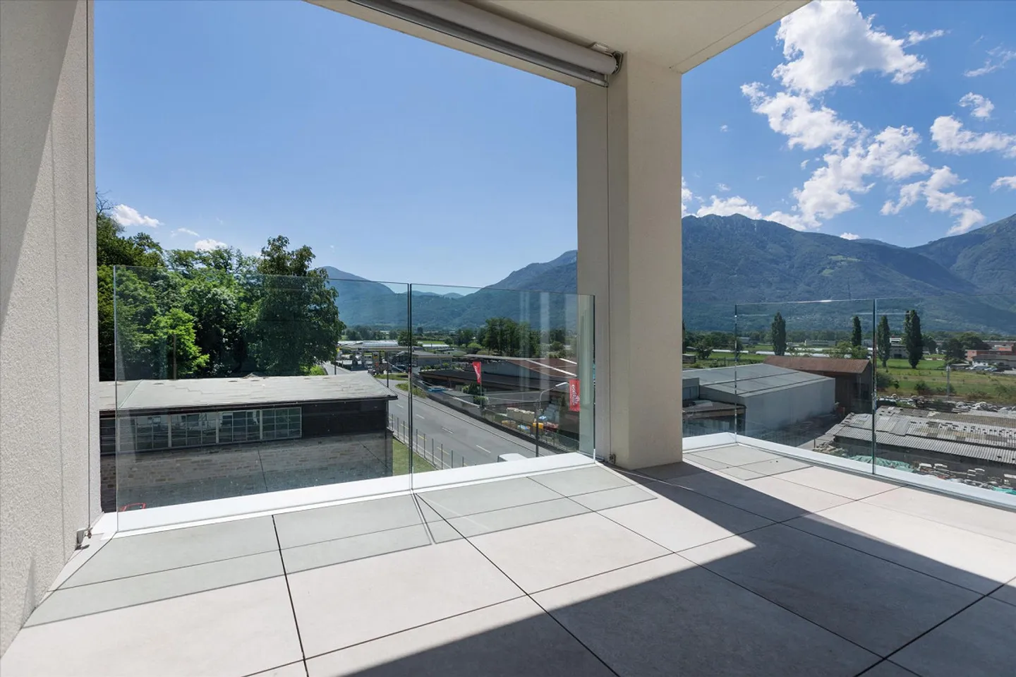 Modernes Apartment mit Balkon - Foto 9 von 9