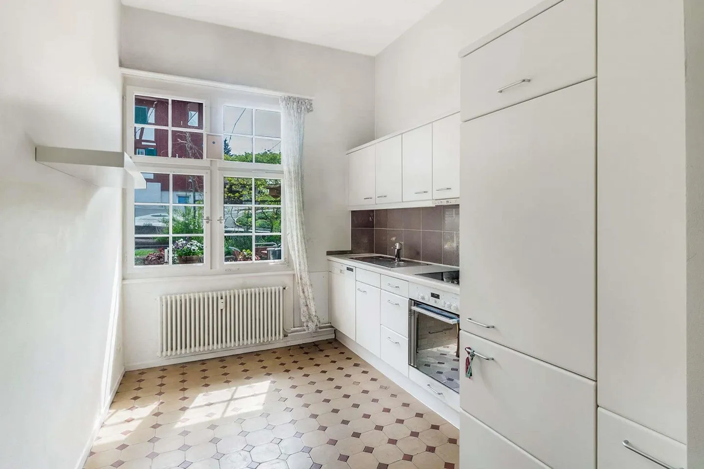 Charming 2.5-room apartment in a historic castle - Photo 2 of 7