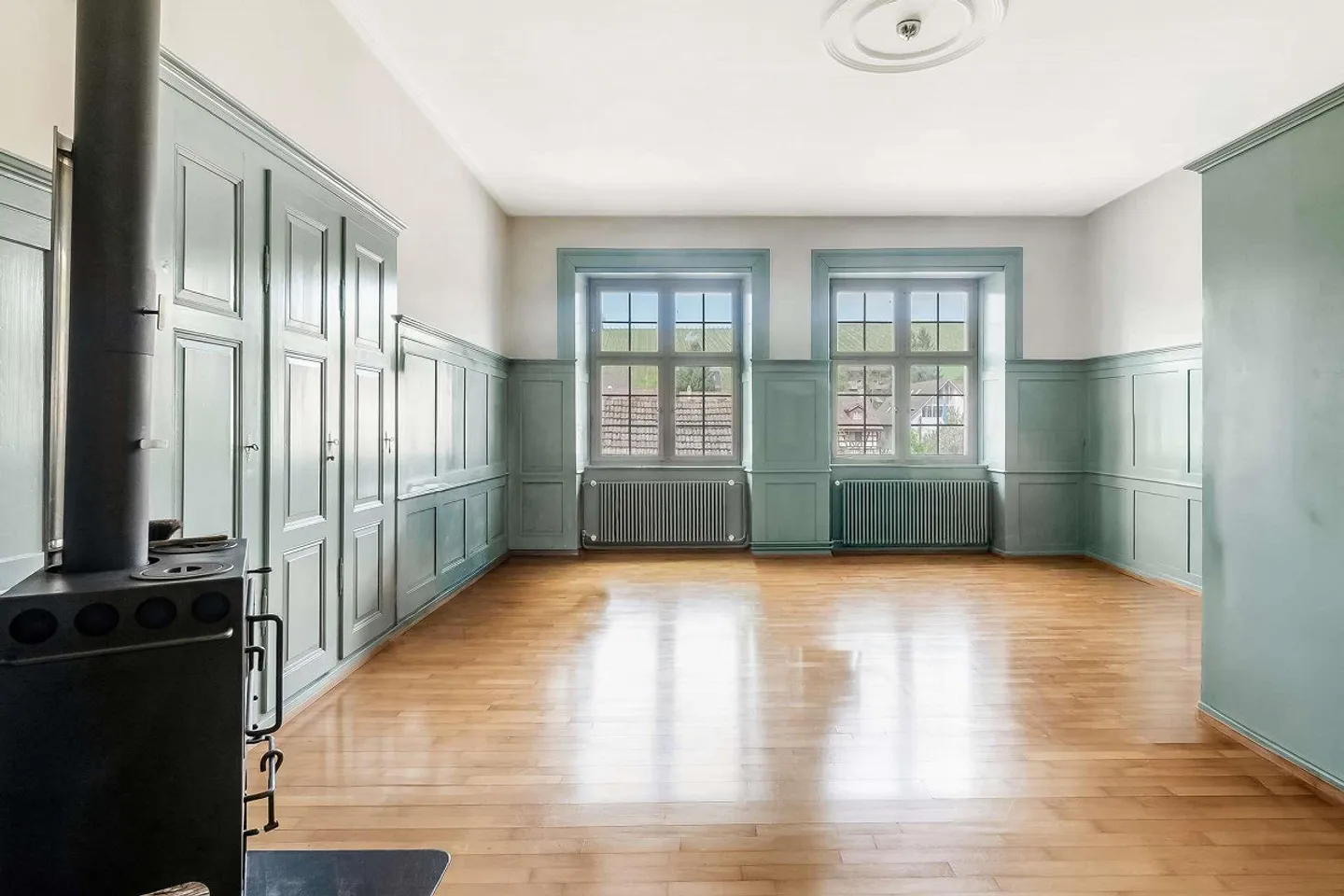 Charming 2.5-room apartment in a historic castle - Photo 3 of 7