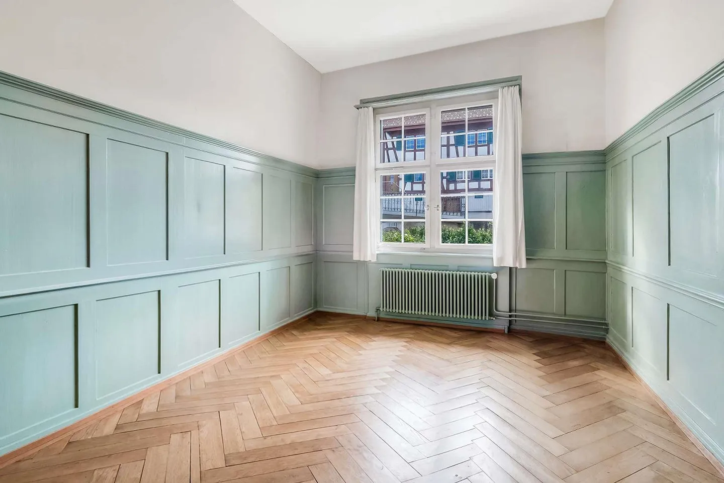 Charming 2.5-room apartment in a historic castle - Photo 4 of 7