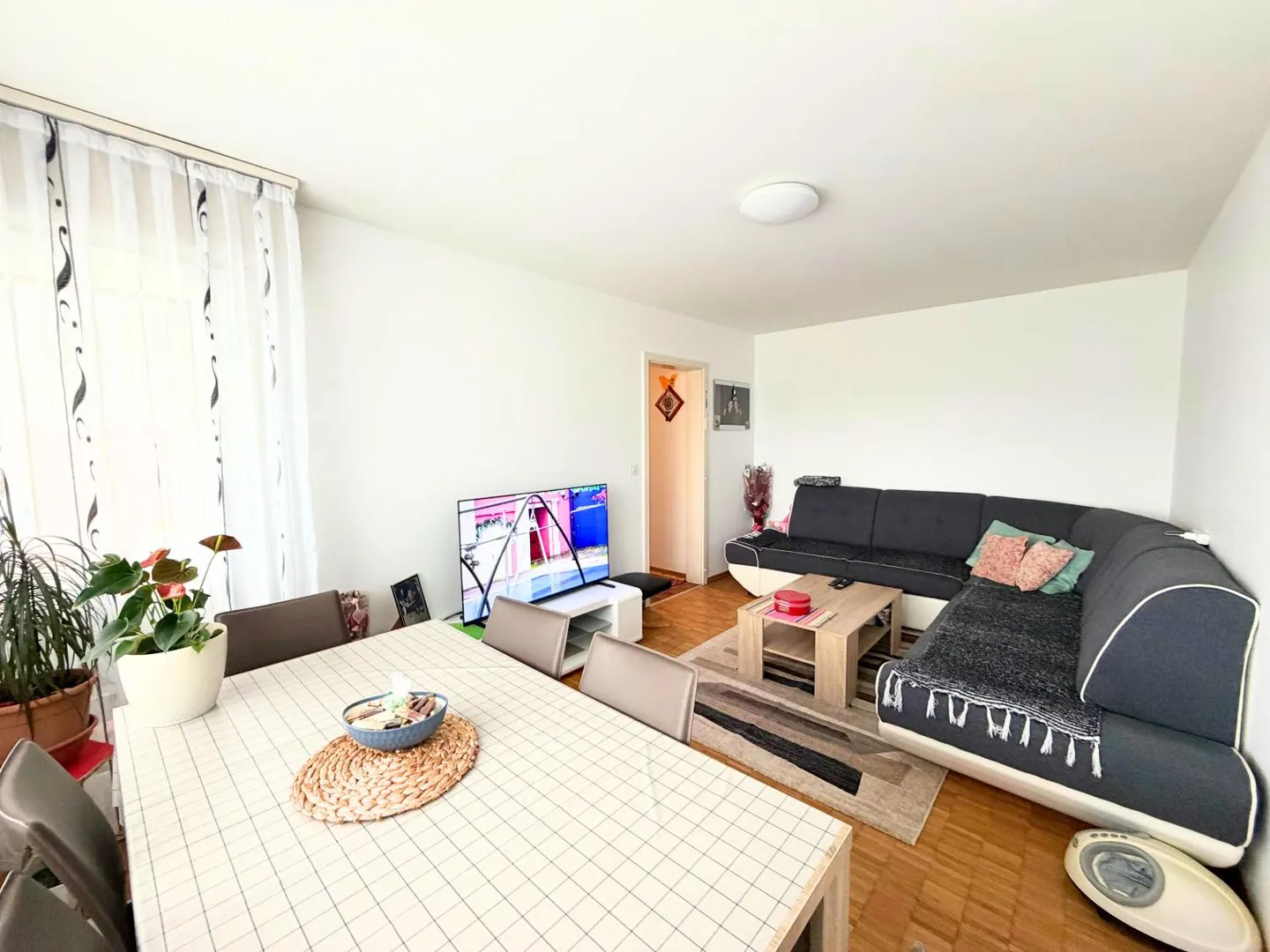 Charming 2.5-room apartment on the 3rd floor in Marly - Photo 4 of 10