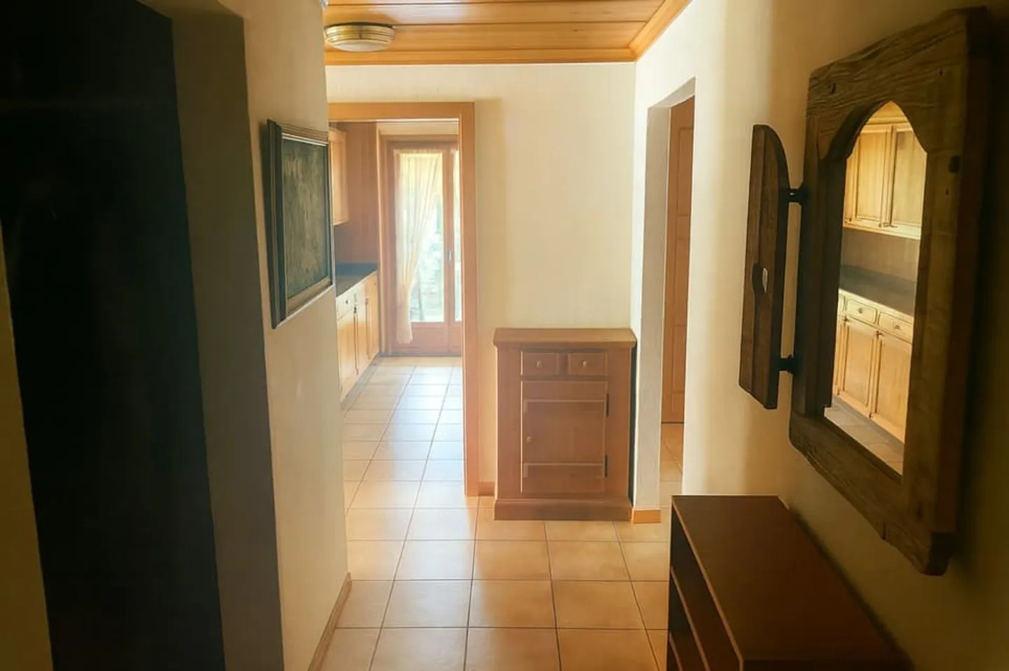 Beautiful garden-level apartment with stunning views. - Photo 4 of 13