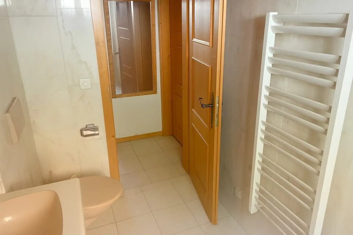 Beautiful garden-level apartment with stunning views. - Photo 9 of 13