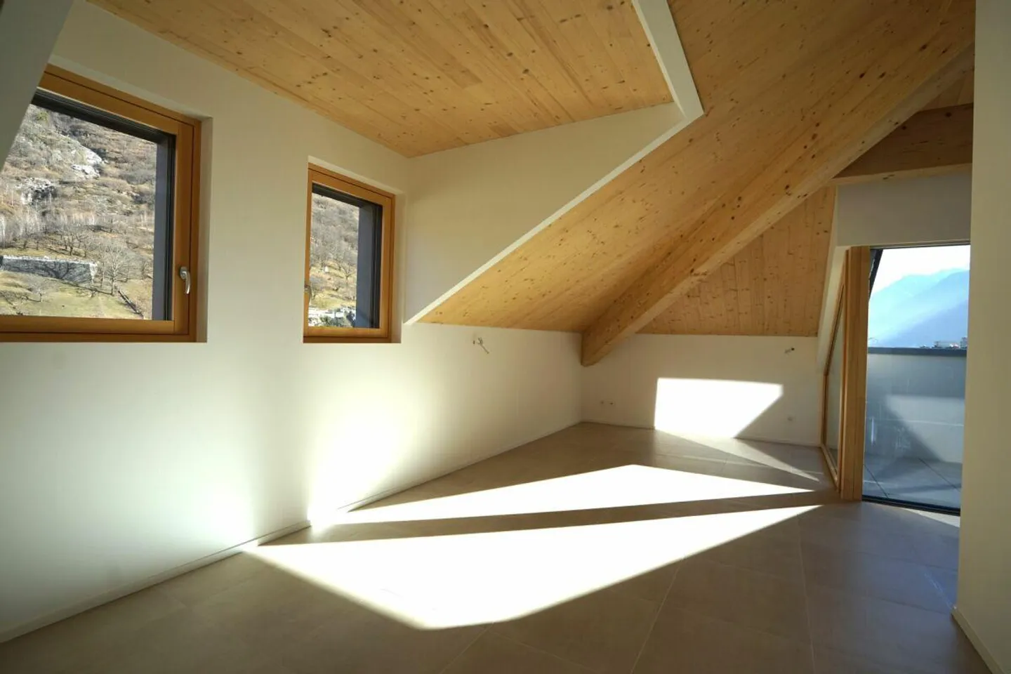 Beau et nouveau penthouse de 3,5 pièces. - Photo 3 sur 9