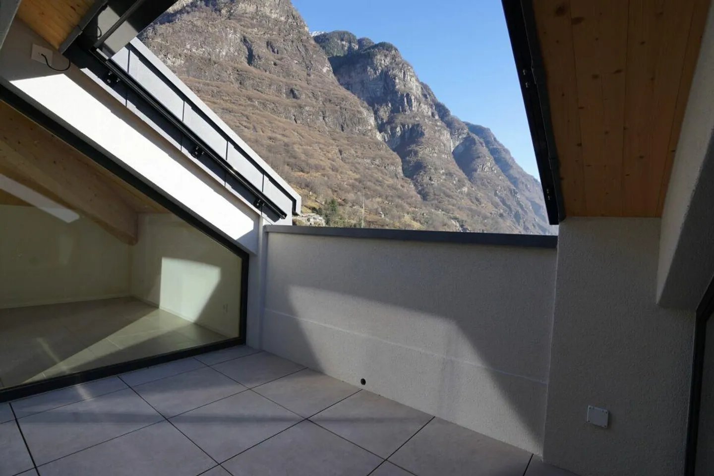 Beau et nouveau penthouse de 3,5 pièces. - Photo 4 sur 9