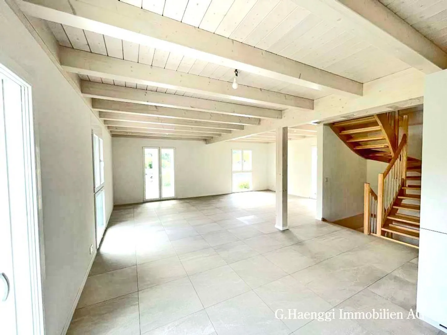 4 nouvelles maisons individuelles spacieuses de 5 à 7,5 pièces avec une vue dégagée à Läufelfingen - Photo 8 sur 13