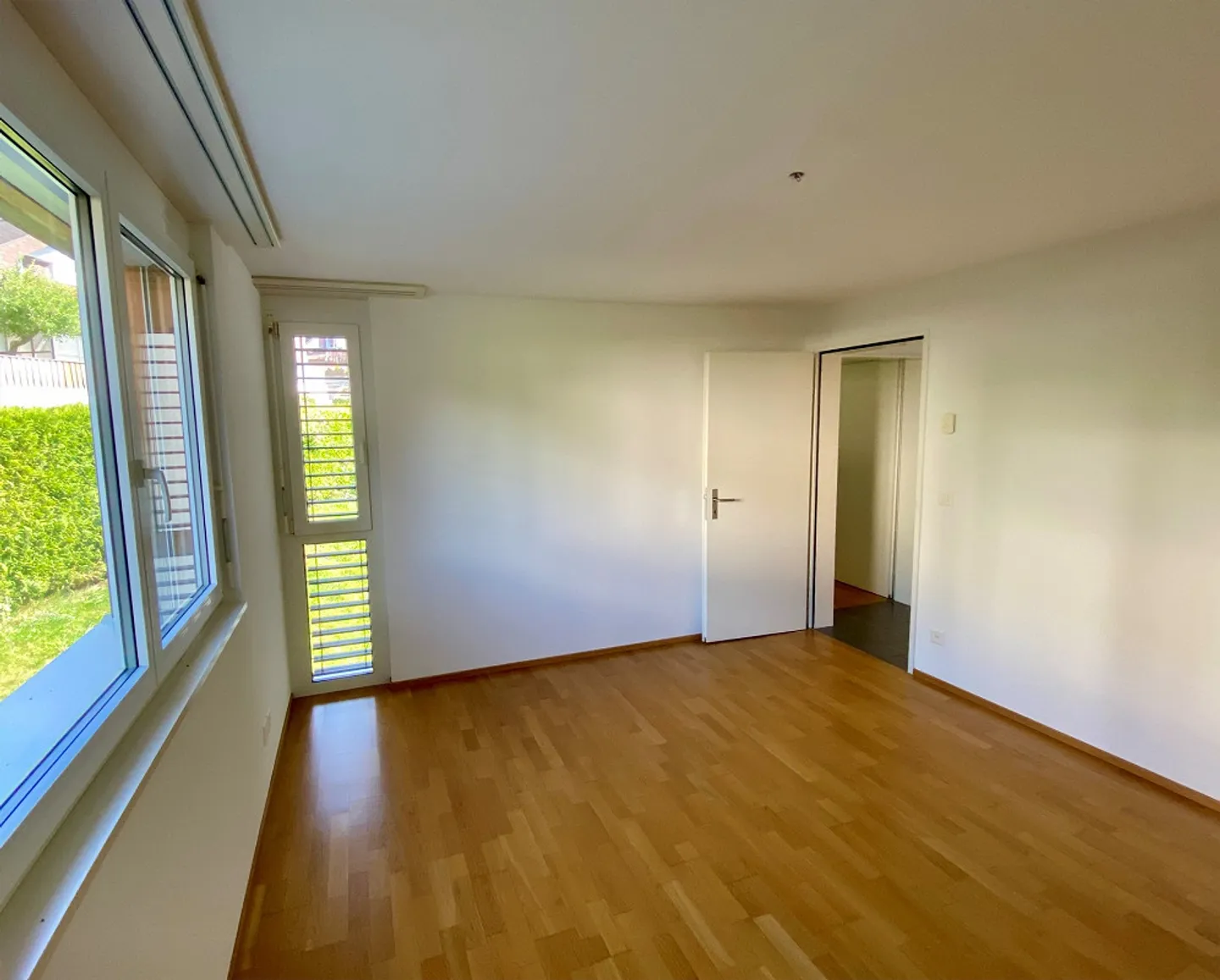 Quiet 4.5 Room Apartment with a View of the Calanda - Photo 4 of 7