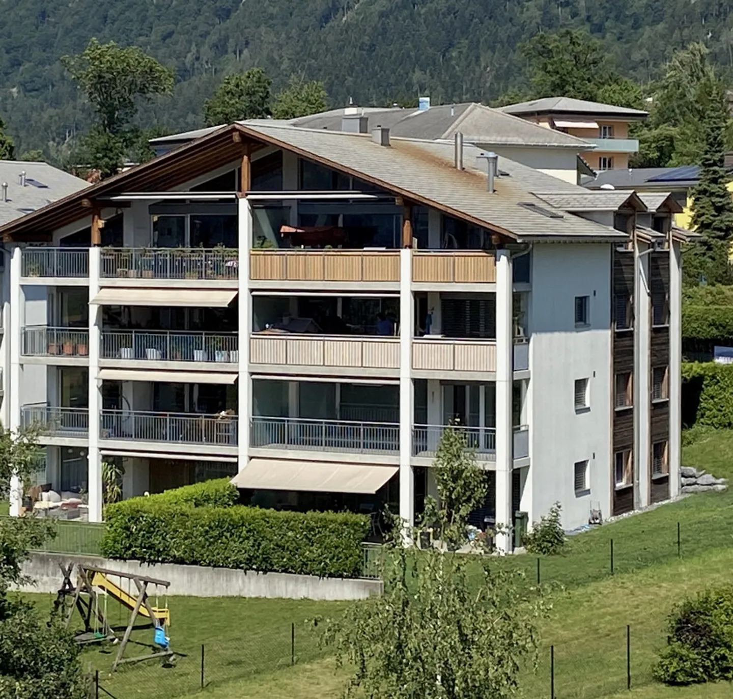 Quiet 4.5 Room Apartment with a View of the Calanda - Photo 7 of 7