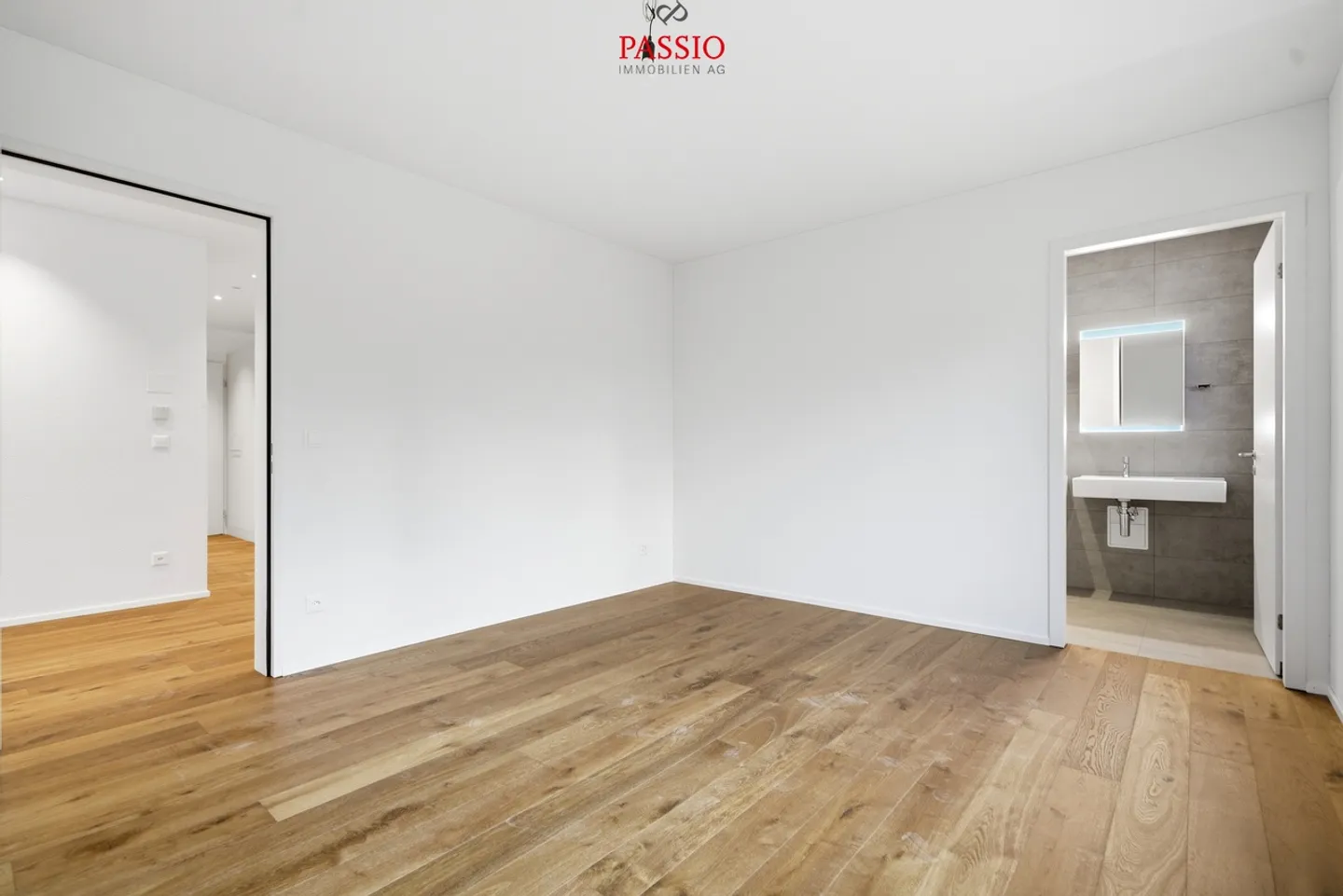 Modern 4.5-room new apartment with high-quality interior design - Photo 4 of 12