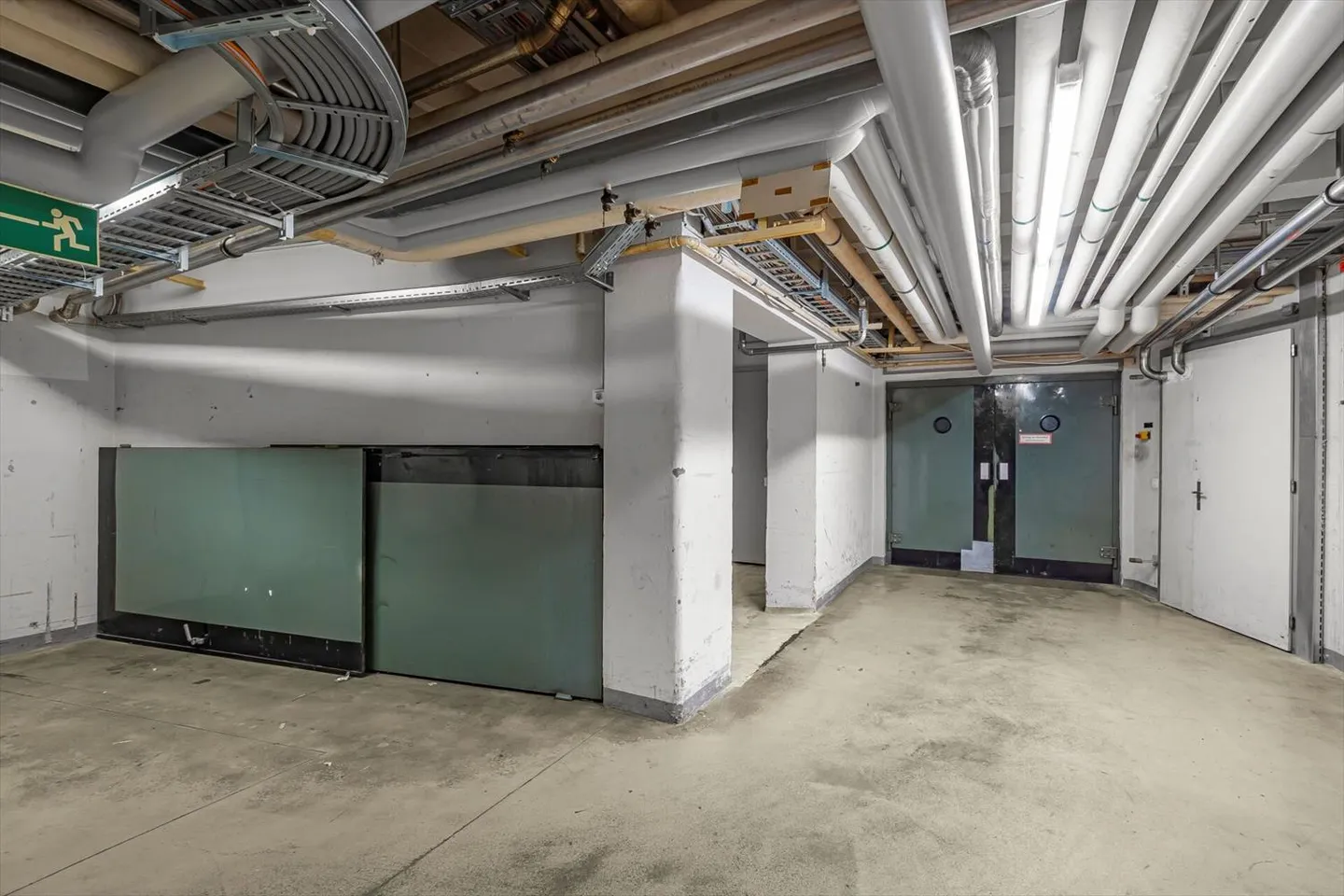Commercial property with great development potential - Photo 8 of 13