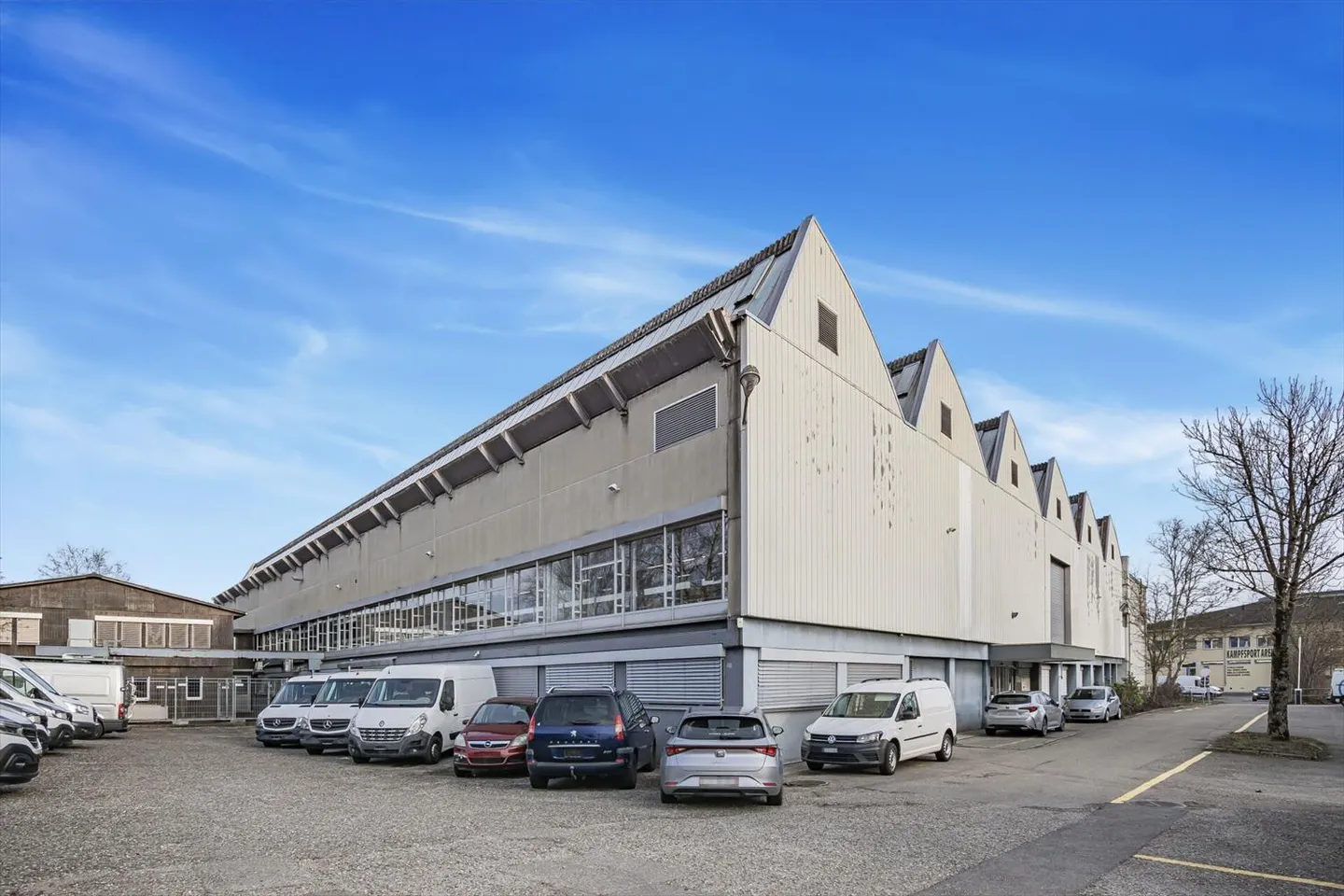 Commercial property with great development potential - Photo 2 of 13