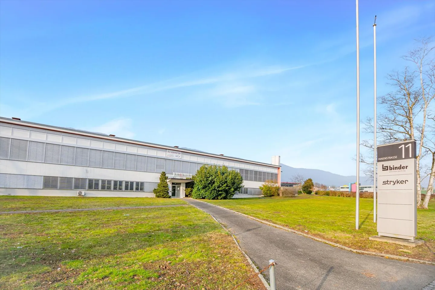 Commercial property with great development potential - Photo 3 of 13