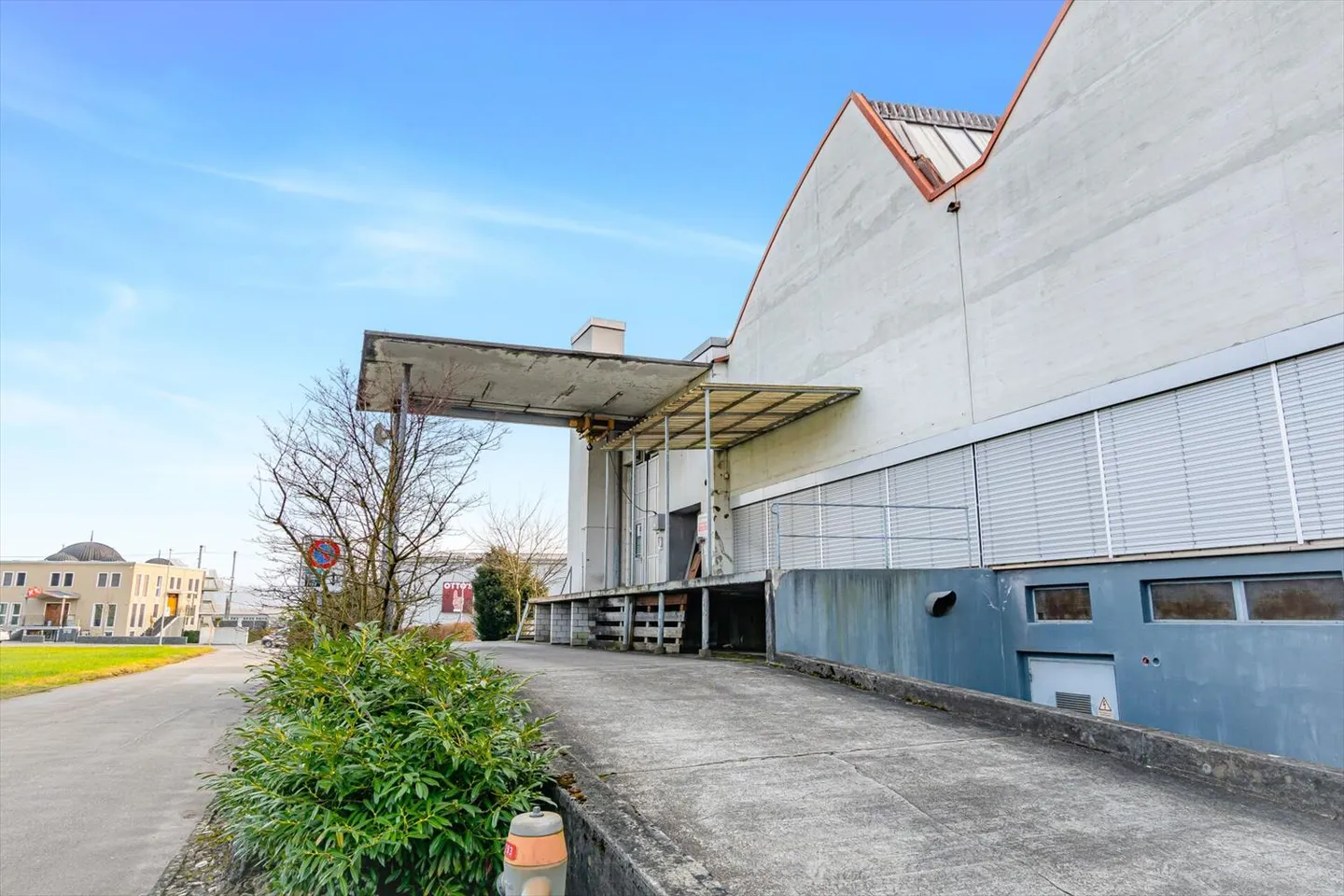 Commercial property with great development potential - Photo 4 of 13