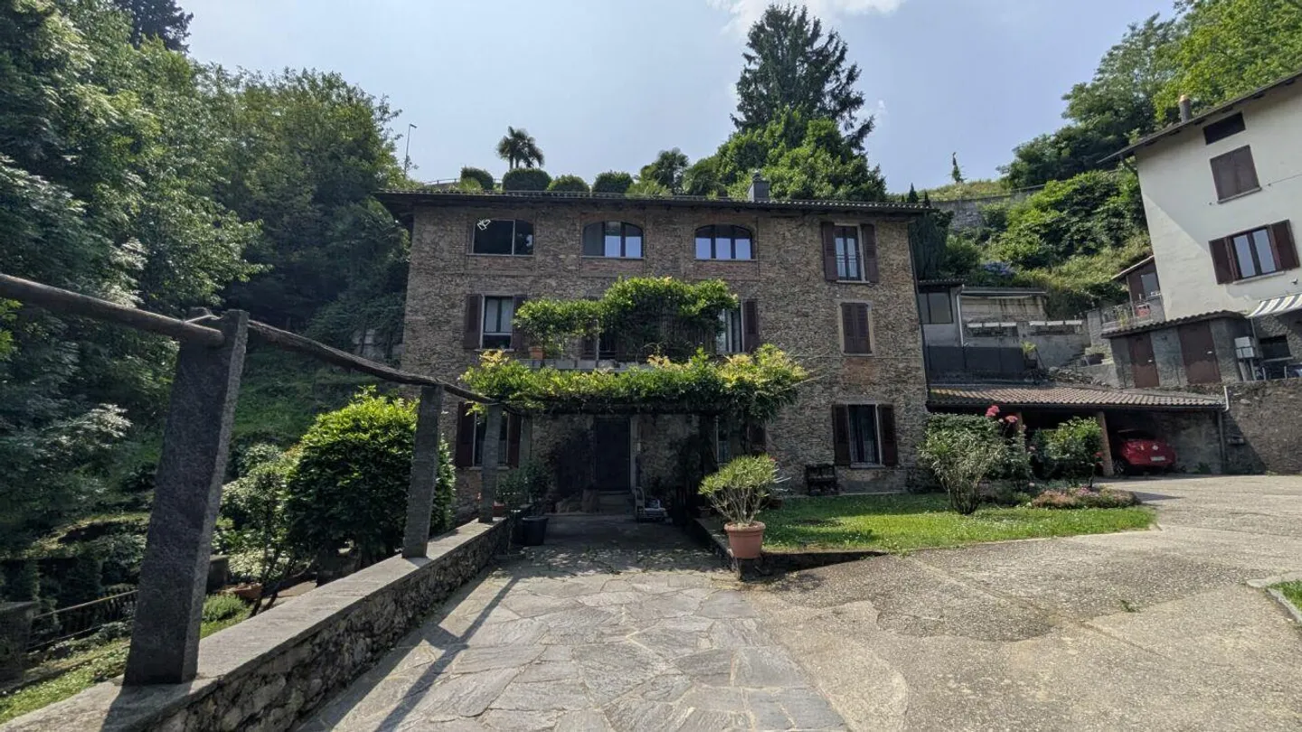 Historic residence in the greenery - A charming oasis just steps from the lake - Photo 1 of 4