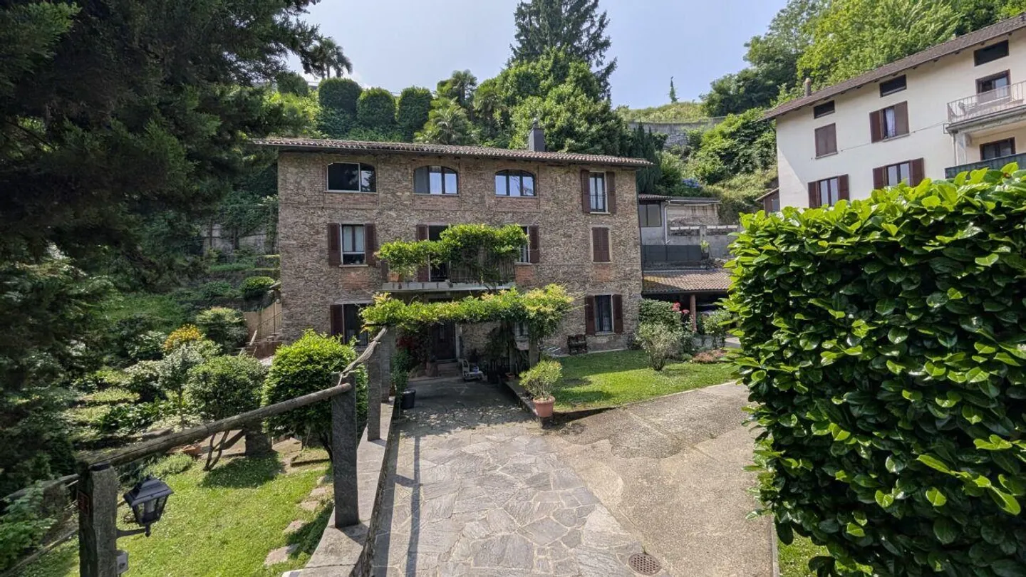 Historic residence in the greenery - A charming oasis just steps from the lake - Photo 3 of 4