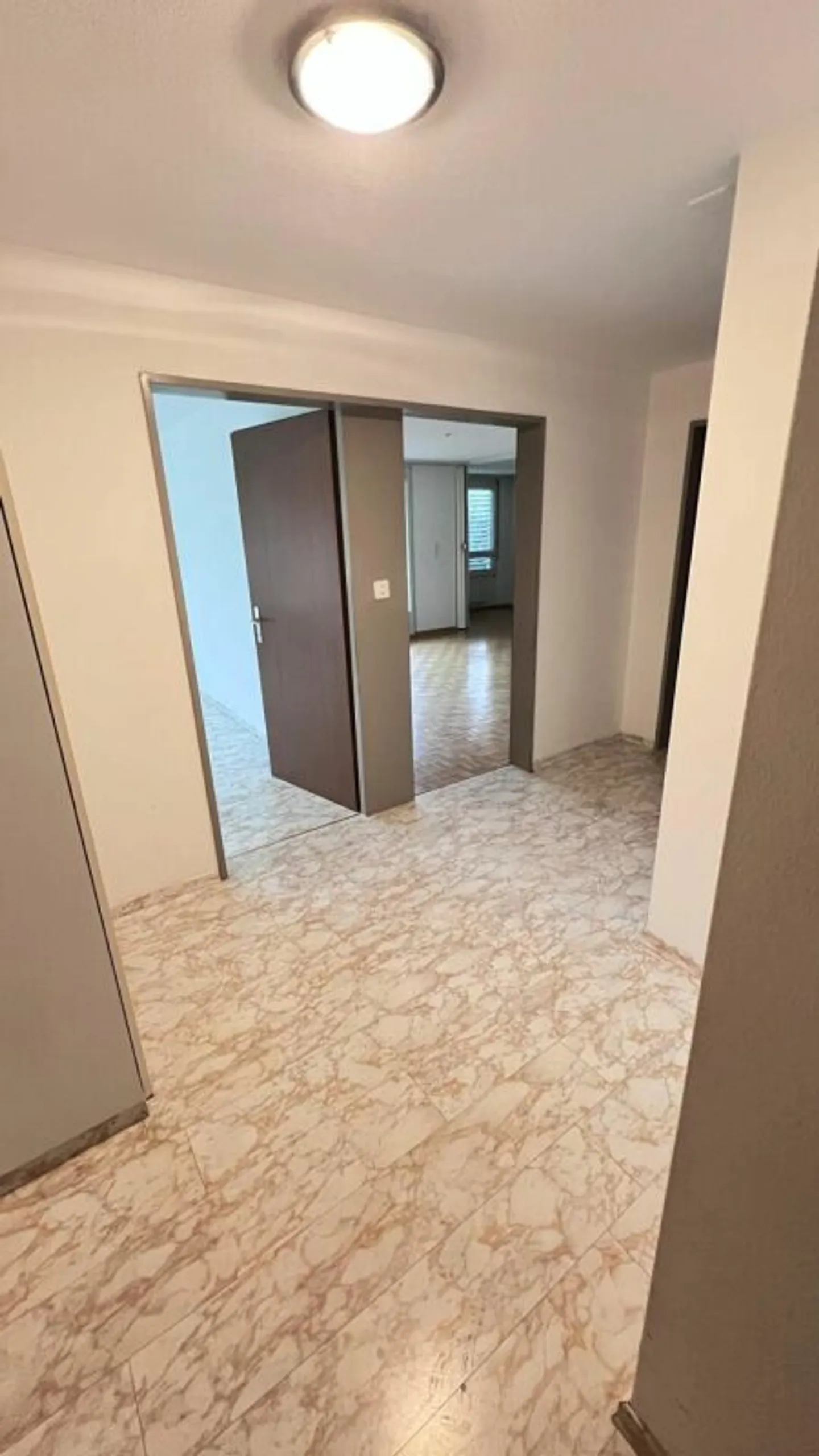 Helle 2,5-Zimmer Wohnung in Wil - Foto 1 von 11