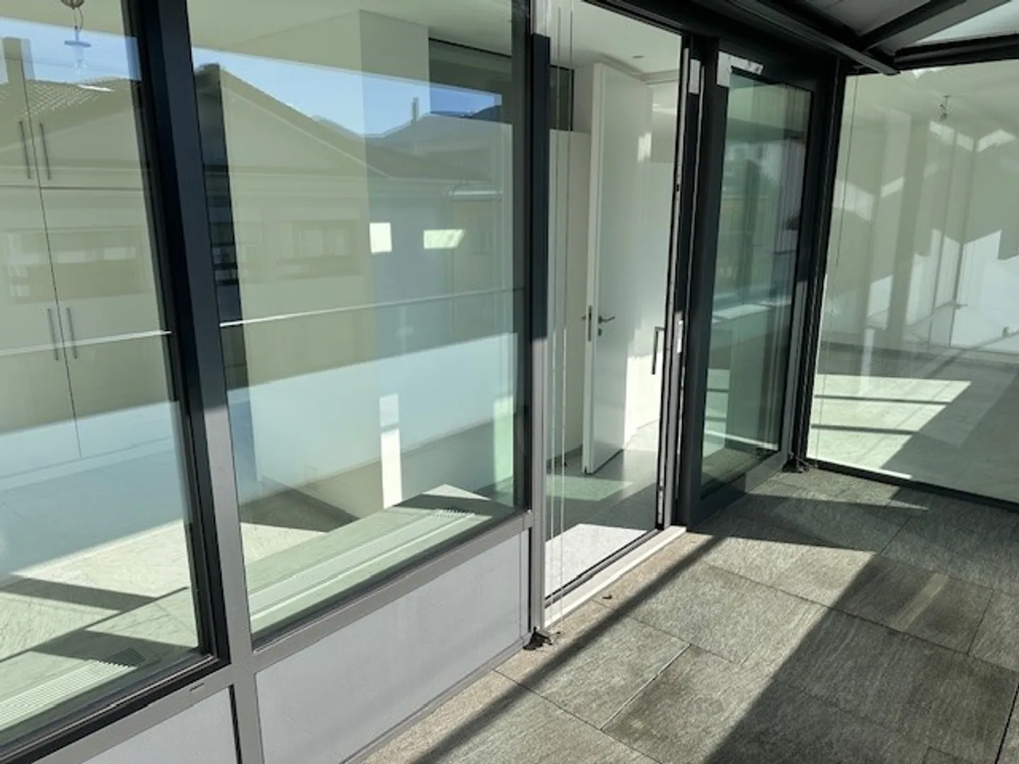 Charming 2-room penthouse apartment with lake view in Ascona - Photo 6 of 12