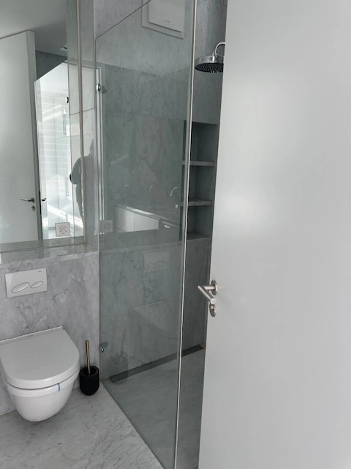 Charming 2-room penthouse apartment with lake view in Ascona - Photo 8 of 12