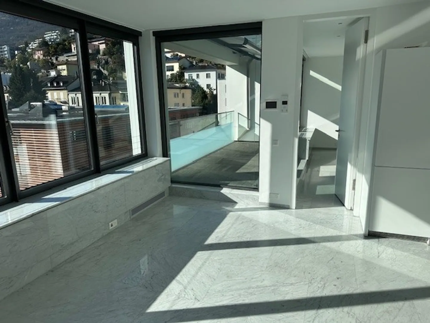 Charming 2-room penthouse apartment with lake view in Ascona - Photo 9 of 12