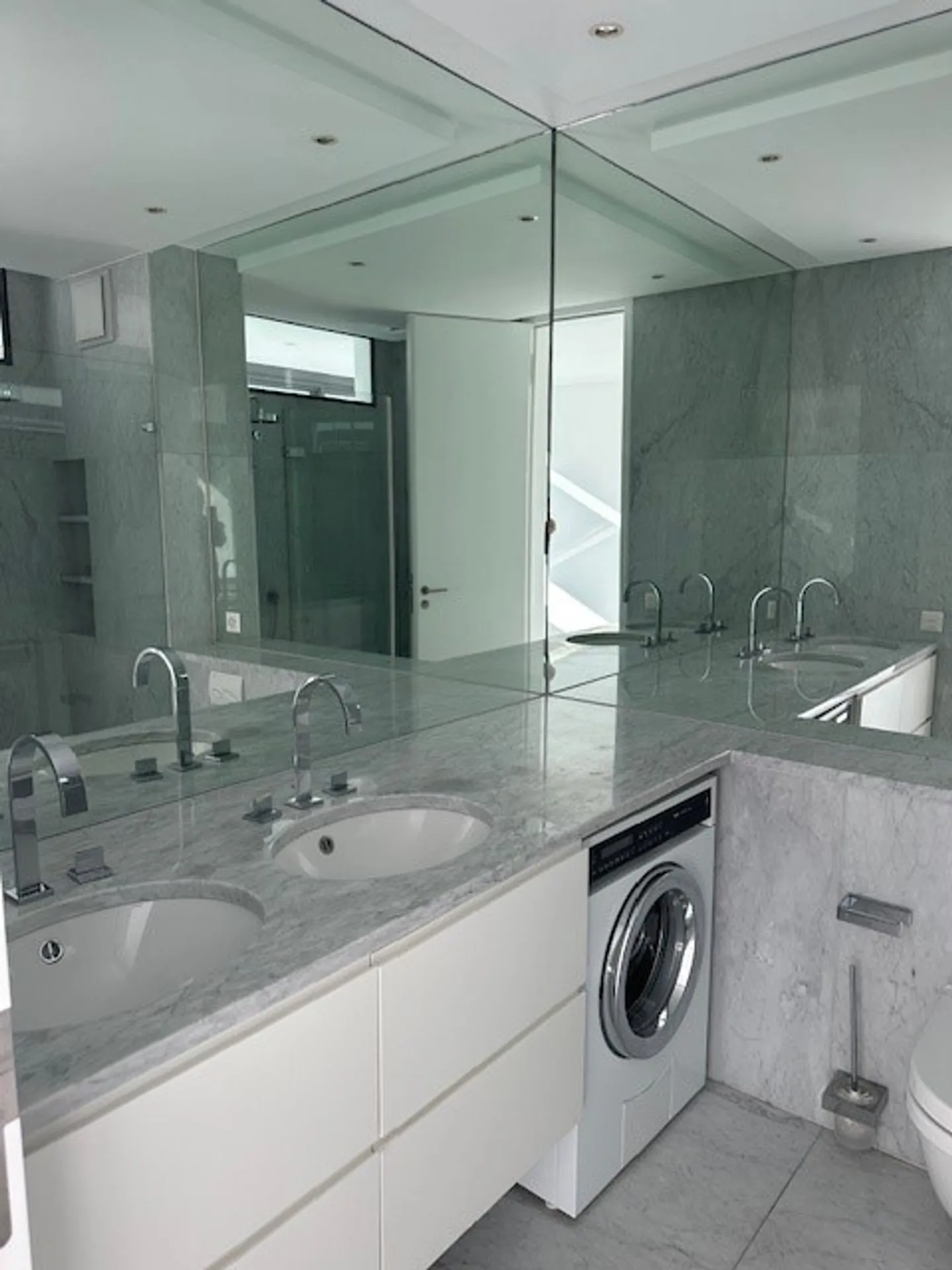 Charming 2-room penthouse apartment with lake view in Ascona - Photo 11 of 12