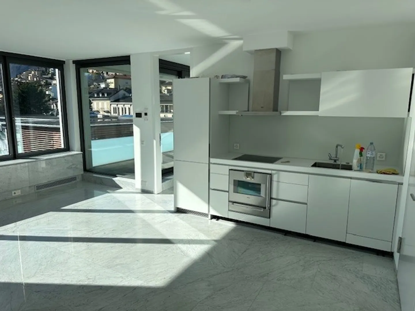 Charming 2-room penthouse apartment with lake view in Ascona - Photo 12 of 12