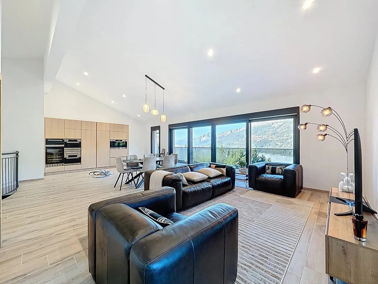 Exceptional chalet with panoramic mountain views - Photo 1 of 10