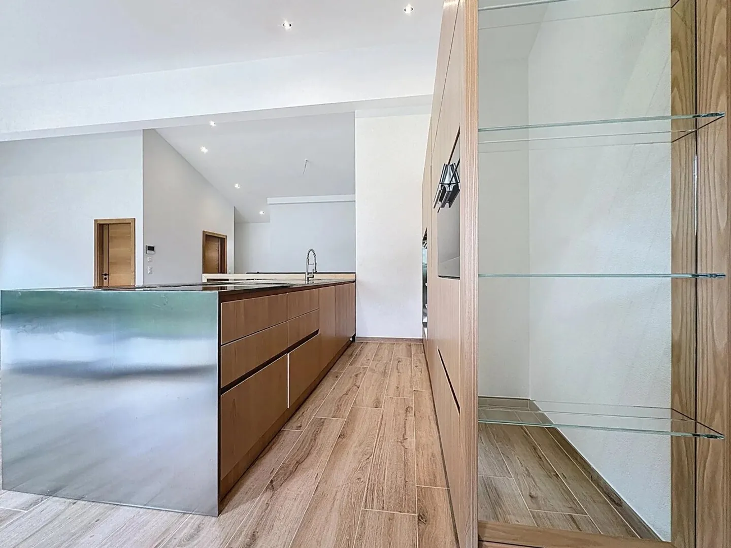 Exceptional chalet with panoramic mountain views - Photo 4 of 10