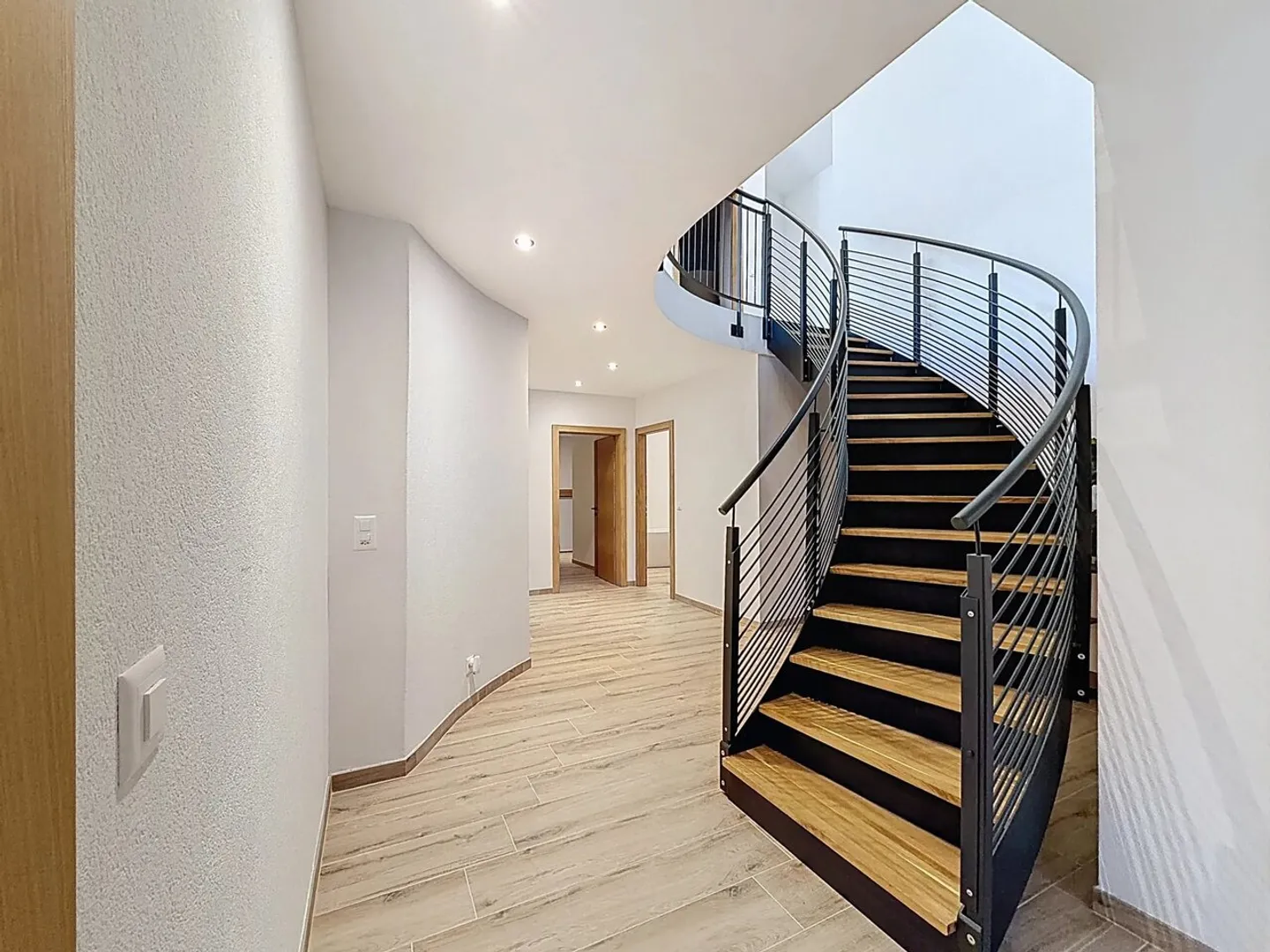 Exceptional chalet with panoramic mountain views - Photo 9 of 10