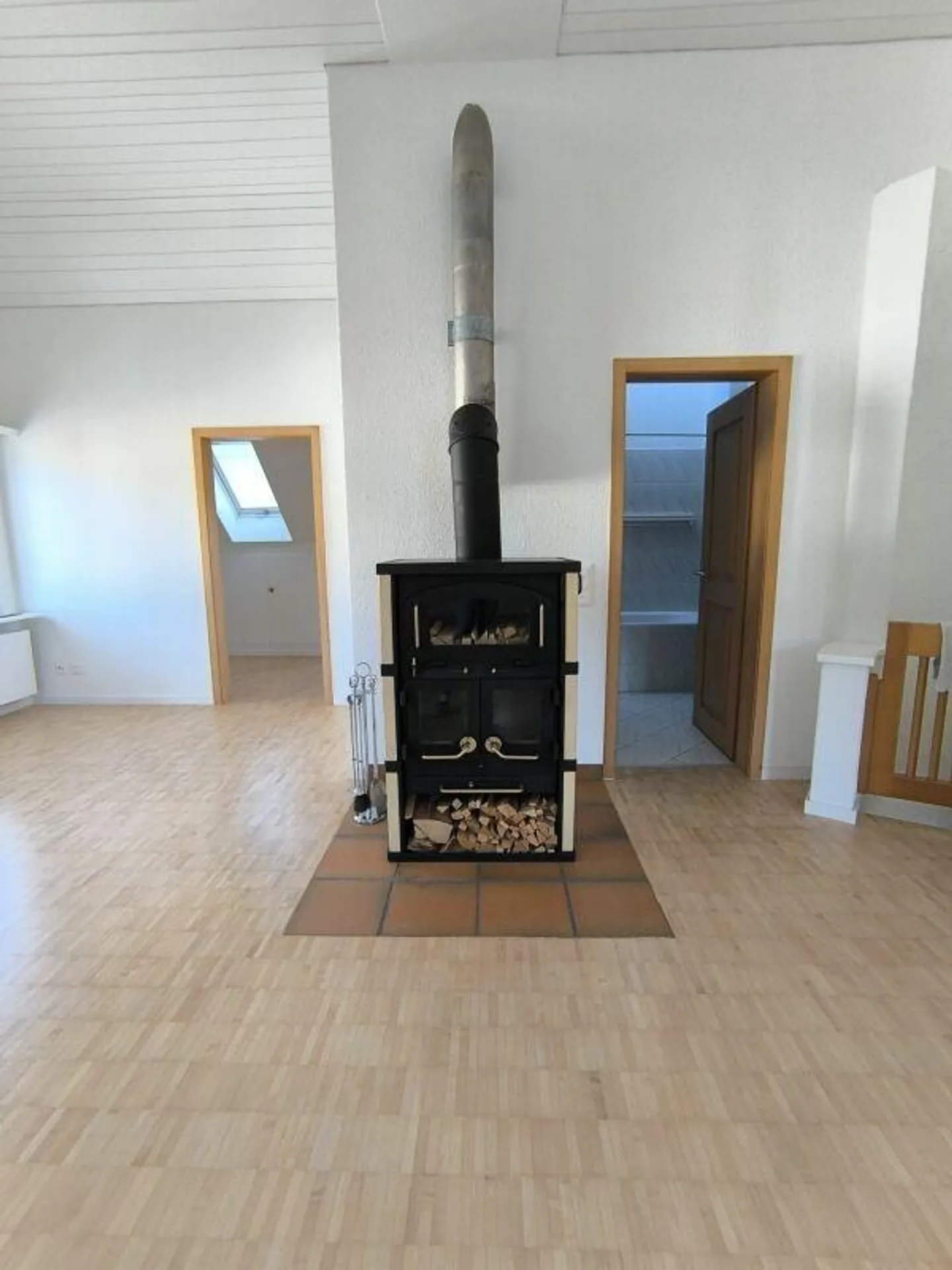 One month rent free - Attractive 4.5-room maisonette apartment... - Photo 3 of 10