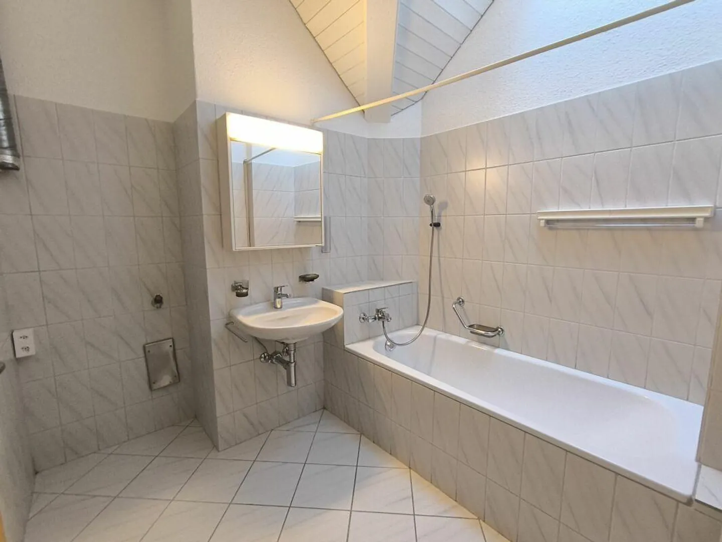 One month rent free - Attractive 4.5-room maisonette apartment... - Photo 8 of 10