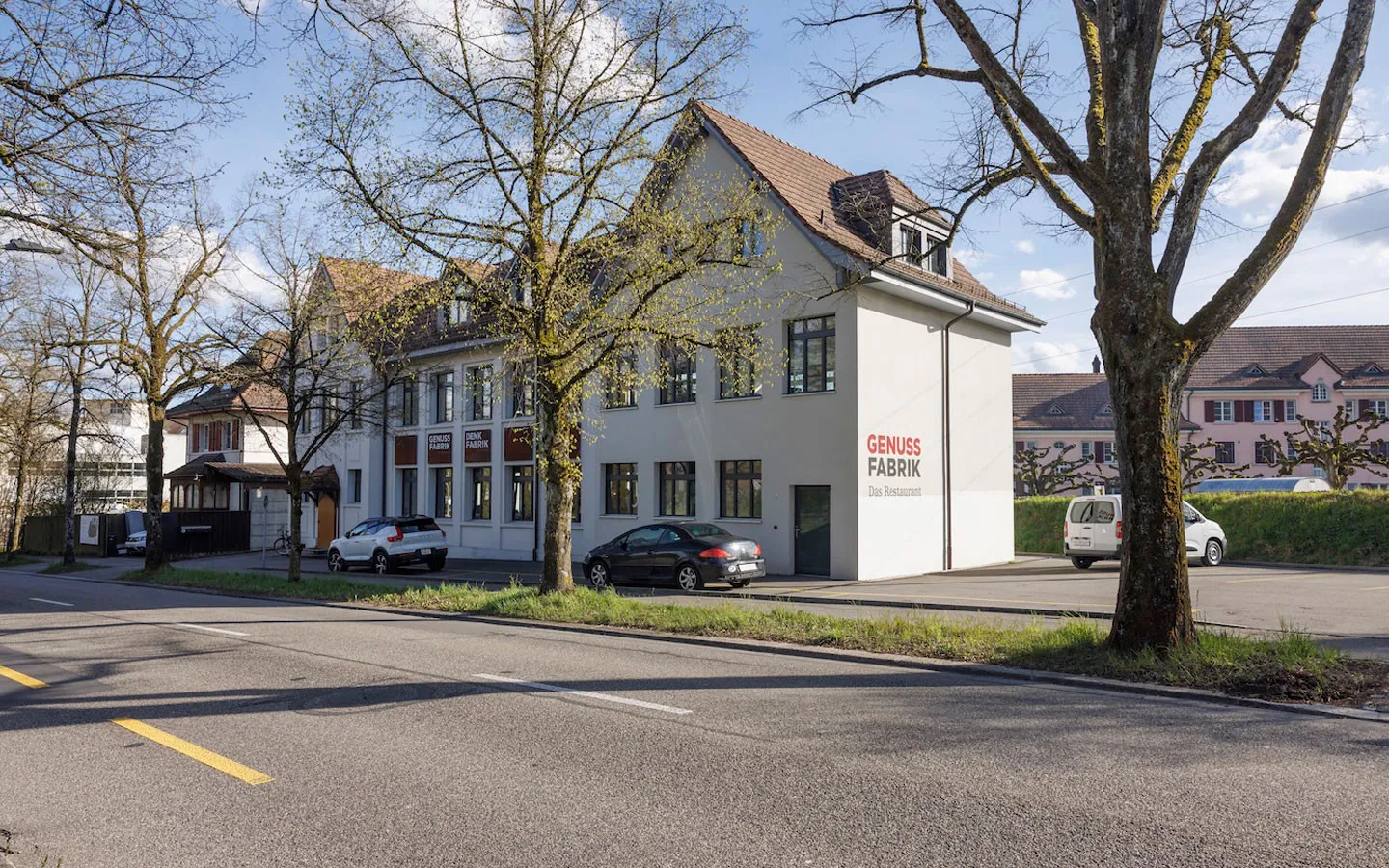 Edificio residenziale e commerciale storico con opportunità versatili - Foto 3 di 21