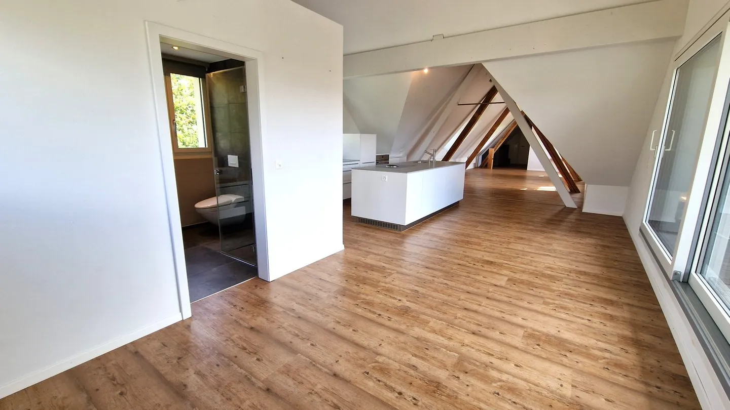 Edificio residenziale e commerciale storico con opportunità versatili - Foto 19 di 21