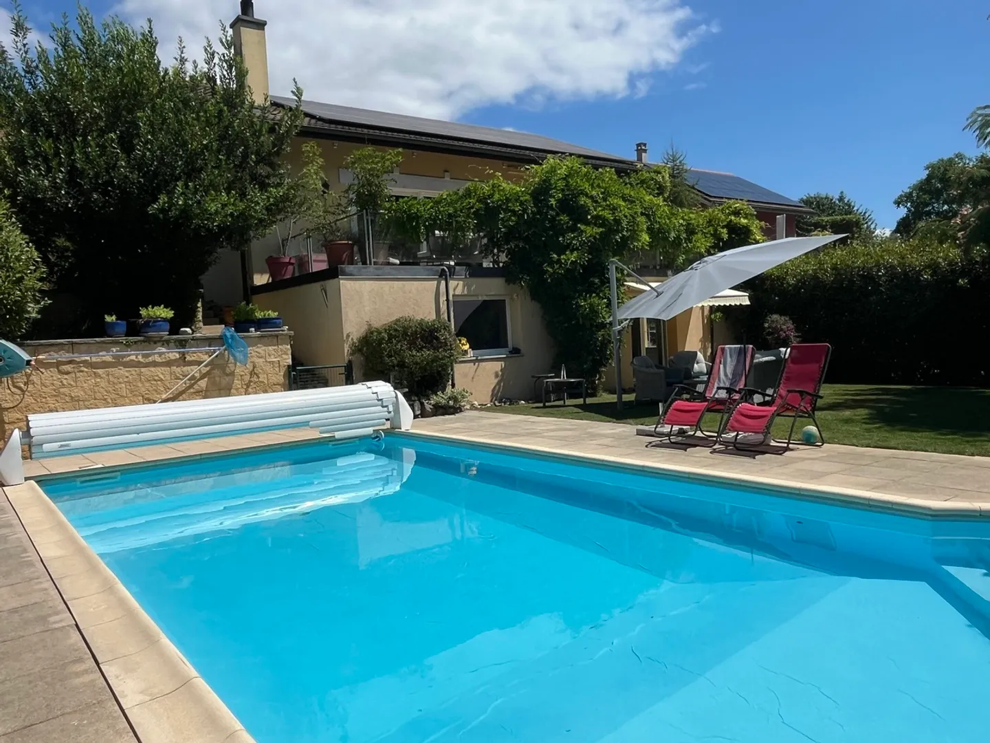 Diese prächtige Villa mit Pool steht zum Verkauf - Foto 1 von 8