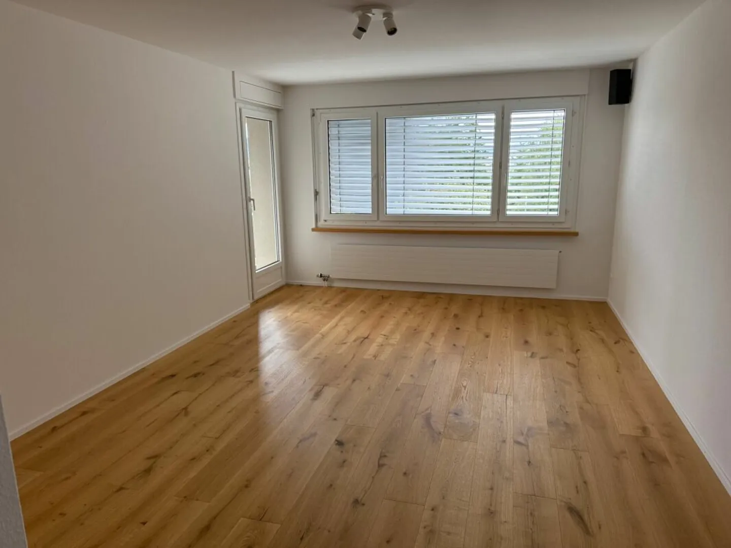 Neuwertige Wohnung (renoviert für CHF 115'000.-) mit Lift an ruhiger Lage - Foto 11 di 19