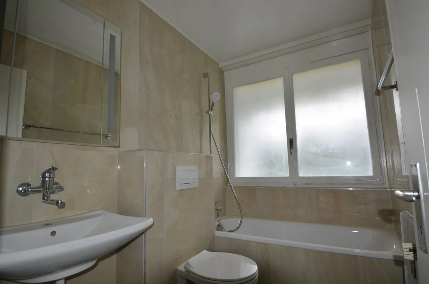 Appartement spacieux de 3 pièces avec vue sur la verdure - Photo 5 sur 7